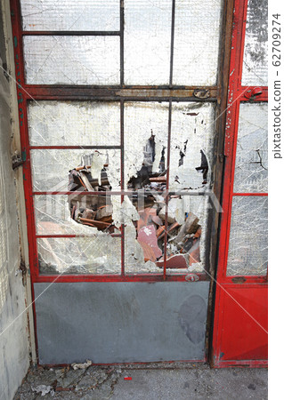 Damaged Door Damaged Door 62709274
