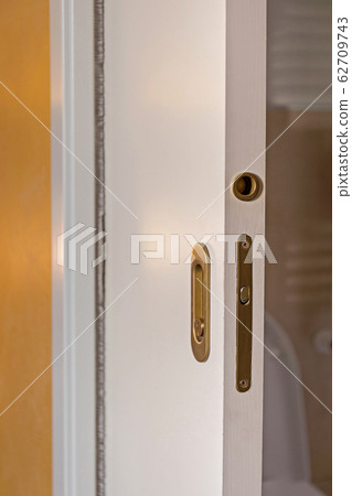 Sliding Door 62709743