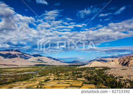 Himalayan landscape of Indus valley surrounded by Karakoram range Himalaya mountains. Ladakh, India 62713392