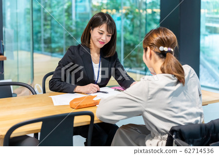 大學就業諮詢輪椅 62714536