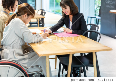 大學就業諮詢輪椅 大學就業諮詢輪椅 62714544