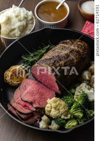 eye of round roasted beef on iron skillet pan 62714591