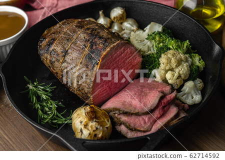 eye of round roasted beef on iron skillet pan 62714592