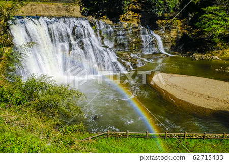 Rainbow 2 over Ryumon Falls 62715433