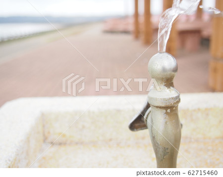 Windy drinking fountain Windy drinking fountain 62715460