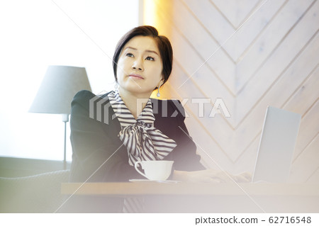 Business woman, business, CEO, President, representative, office, office, office, company 62716548