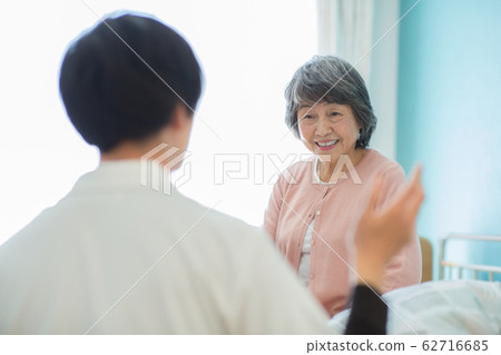 女高管和醫務工作者 62716685