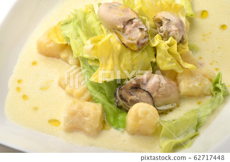 牡蠣和白菜煮奶油 牡蠣和白菜煮奶油 62717448