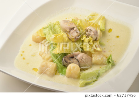 Oyster and cabbage simmered in cream Oyster and cabbage simmered in cream 62717456