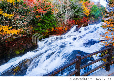 Ryuzu Falls: Upper part (autumn) 62717953
