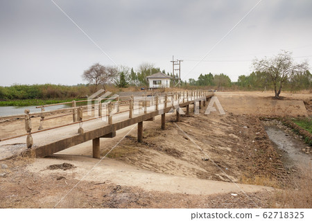 The bridge on the river, spring. 62718325