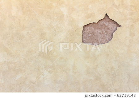 old wall with broken pieces of cement old wall with broken pieces of cement 62719148