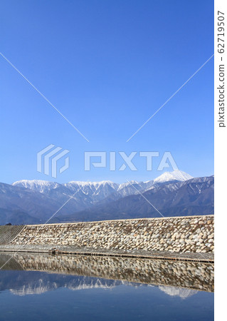 Azumino in early spring: Mansui River and the Northern Alps 62719507