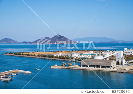 Setouchi coastal scenery (Megijima, Kosai area) (Takamatsu City, Kagawa Prefecture) 62720683