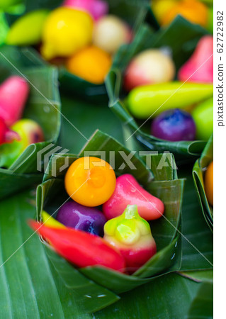 Kanom Look choup-fruit shaped mung beans 62722982