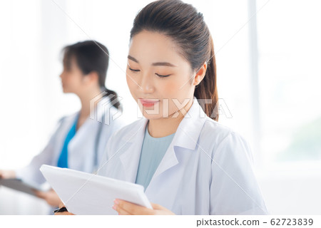 women, hospital, doctor women, hospital, doctor 62723839