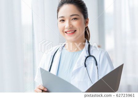 Career woman, doctor, hospital Career woman, doctor, hospital 62723961