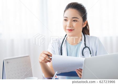 Career woman, doctor, hospital 62723966