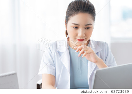 Career woman, doctor, hospital 62723989