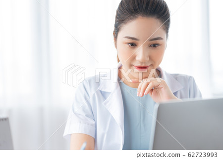 Career woman, doctor, hospital 62723993