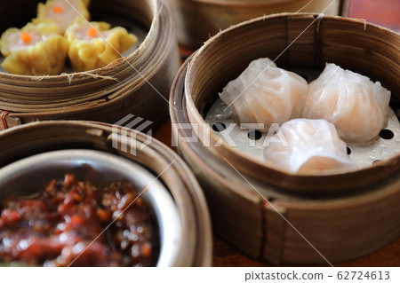 Dim sum , Steam Dumpling in wood basket Chinese food Dim sum , Steam Dumpling in wood basket Chinese food 62724613
