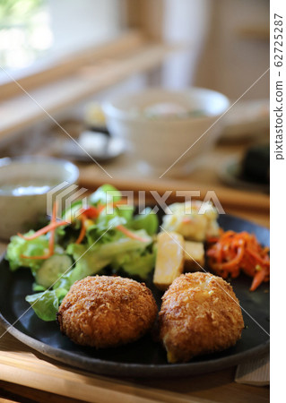 Beef Croquette with rice and salad japanese style Korokke on wooden Beef Croquette with rice and salad japanese style Korokke on wooden 62725287