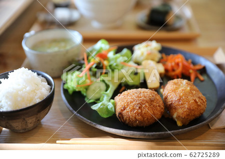 Beef Croquette with rice and salad japanese style Korokke on wooden Beef Croquette with rice and salad japanese style Korokke on wooden 62725289