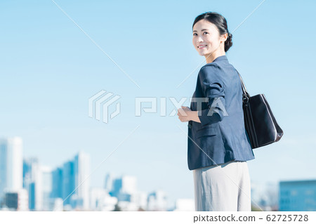 Business young woman 62725728