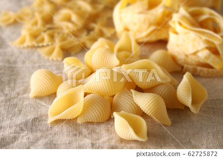 Various types of pasta 62725872
