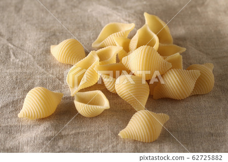 Various types of pasta 62725882