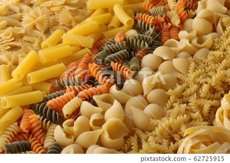 Various types of pasta 62725915