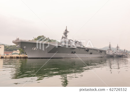 Escort ship 62726532