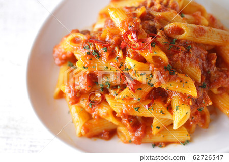 Short pasta penne bolognese sauce 62726547