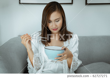 Thai women eating food at night 62727271