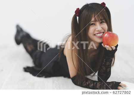 角色扮演的女人 62727802