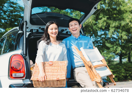 Middle couple outing 62734078