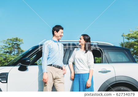 Middle couple outing 62734079