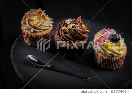Three different cupcakes row 62734614