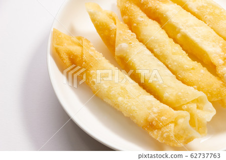 炸芝士卷。 炸芝士卷。 62737763