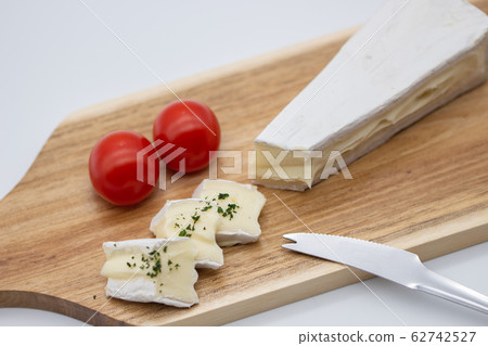 乾酪奶酪和切菜板 乾酪奶酪和切菜板 62742527