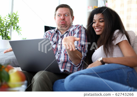 Man is unpleasantly surprised by info, woman likes 62743266