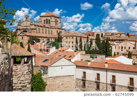 View of the beautiful Salamanca old city and the historical Convent of San Esteban 62745099