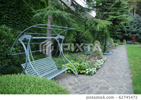 Decorative green pendant bench on the background o Decorative green pendant bench on the background o 62745472