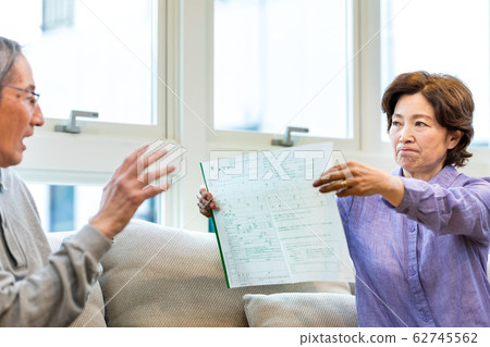 年長夫婦中年離婚 62745562