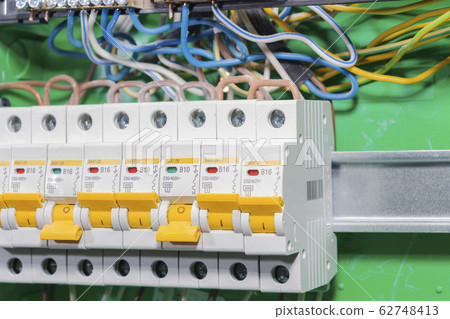 Automatic overload protection devices in the power 62748413