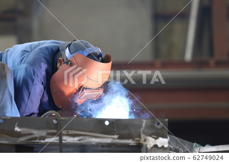 Welding work 62749024
