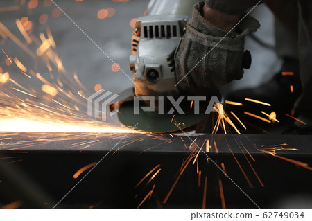 磨床工作 62749034