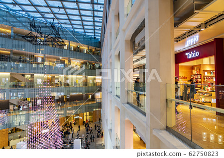 [Tokyo] KITTE Indoor Christmas Tree 62750823