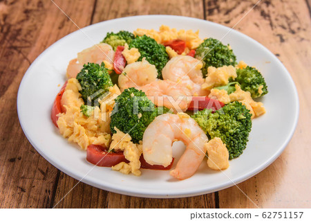 Stir-fried shrimp and broccoli Stir-fried shrimp and broccoli 62751157