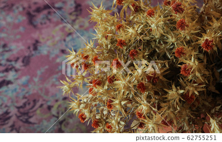 Flower arrangement, safflower dried flower Flower arrangement, safflower dried flower 62755251